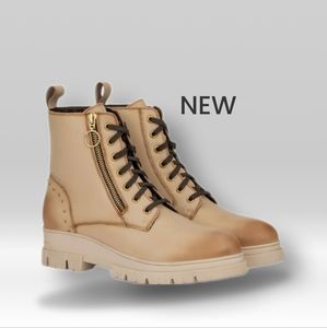 Women's Rocky boot size 7.